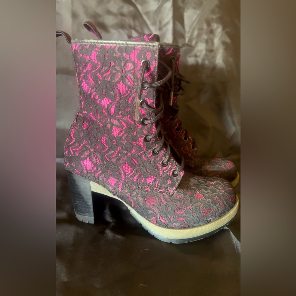 Dr Marten’s Darcie Black lace with pink underlay - RARE